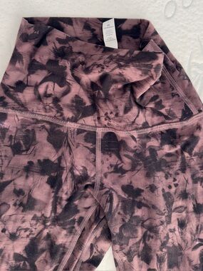 Lululemon High-Rise Tie-Dye Leggings - Dusty Rose & Black size 02 gentle used